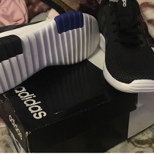 I have these new shoes that didn’t fit me